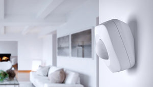 Zooz Z-Wave Plus 700 Series 4-in-1 Sensor ZSE40 Installed on a Wall